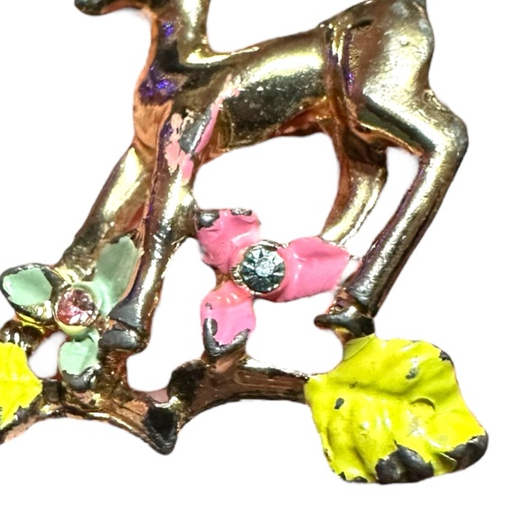 Vintage Doe Deer Fawn Pin Brooch Pink Yellow Flowers - Picture 2 of 6